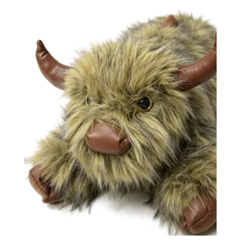 Yak Milo in three-quarter view, close on the shaggy face, horns and hand-set eyes